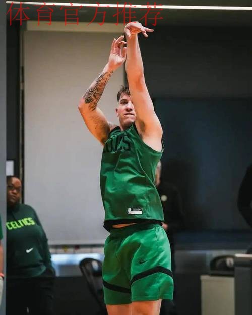 沃尔什首发仅出战17分钟,投篮3中2得到8分6篮板2抢断 沃尔什首发仅出战17分钟,投篮3中2得到8分6篮板2抢断